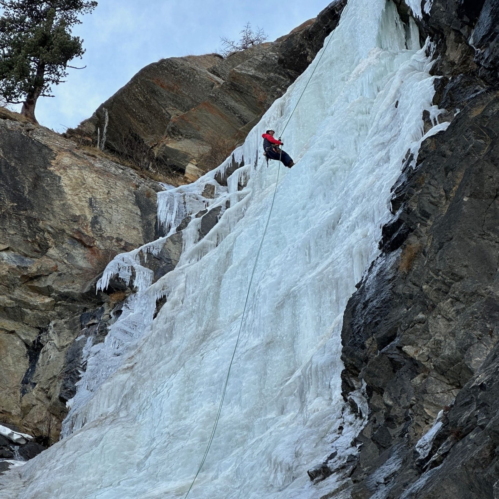 Imagen de Escalada en Hielo con Guía Sierra Nevada · Gredos · Pirineos · Alpes · Noruega