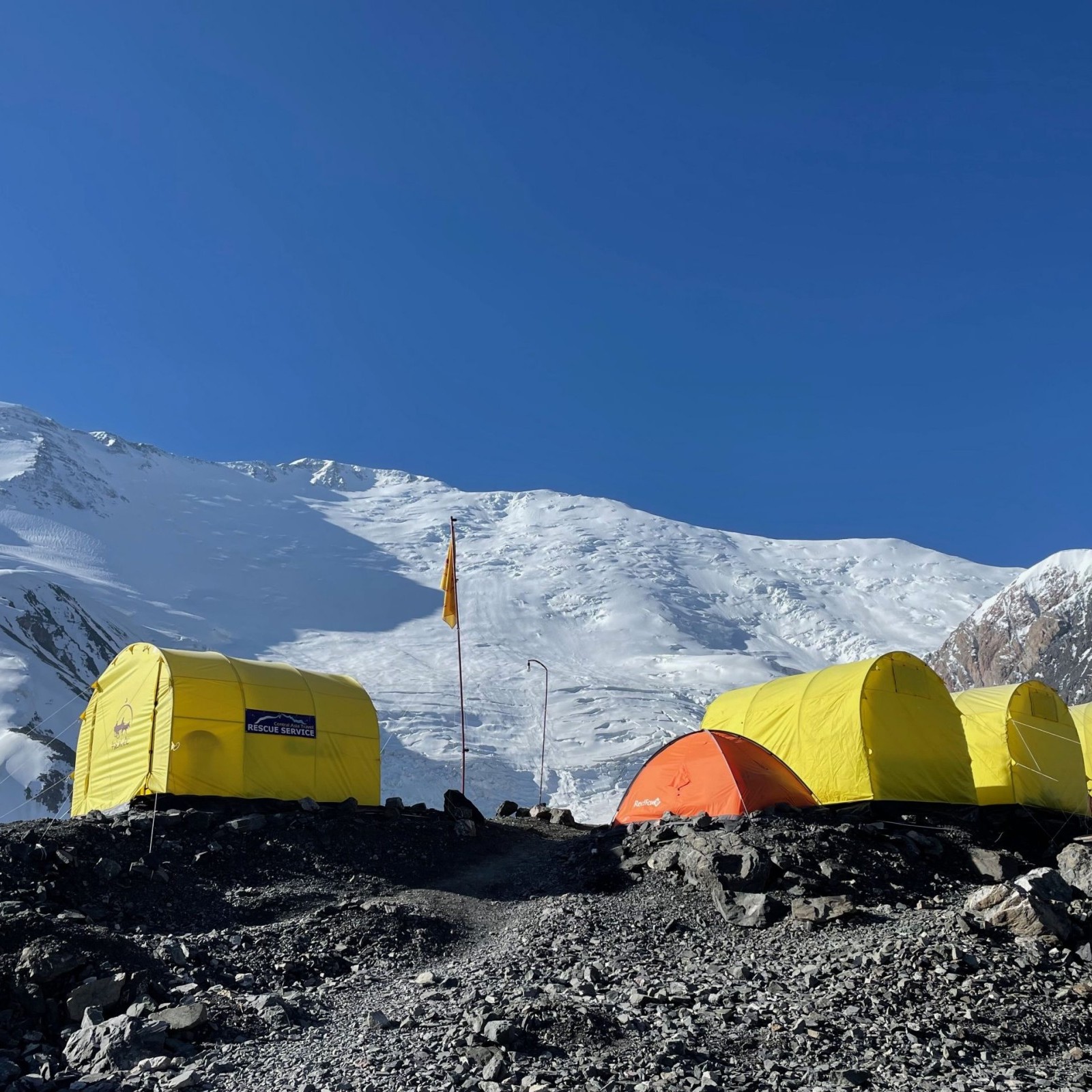 Imagen de Expedición Tres Picos del Pamir 4000-5000-6000
